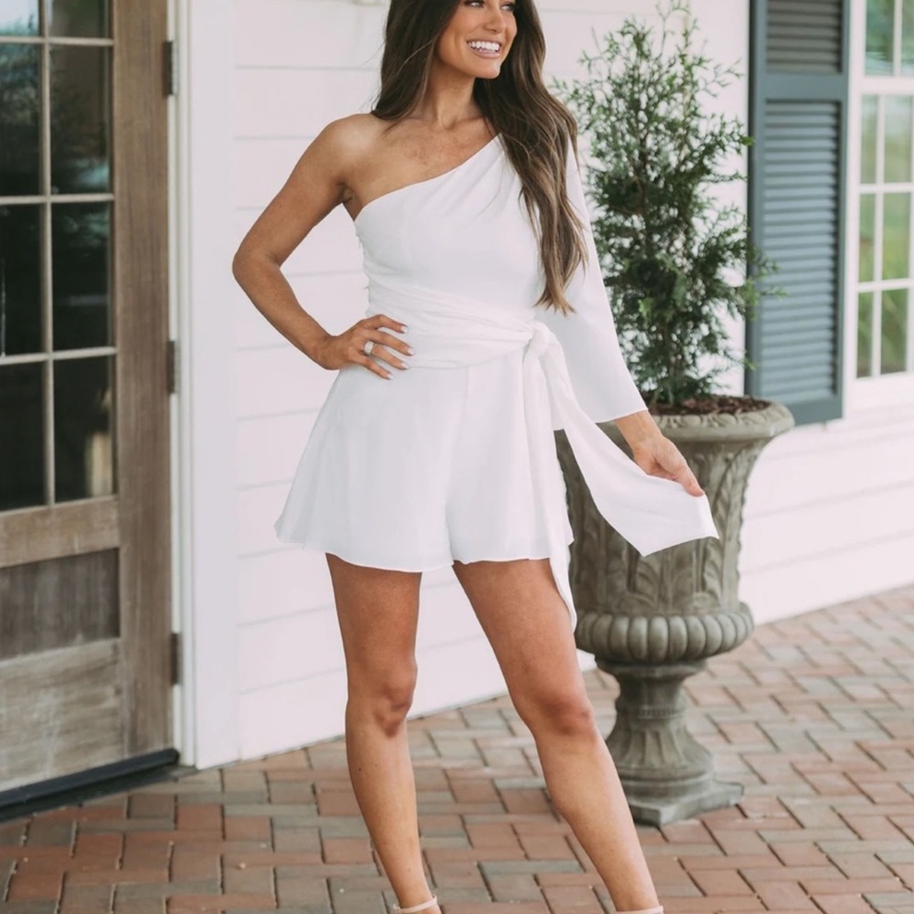 Elegant White One-Shoulder Romper